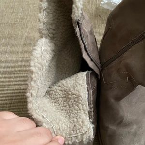 COWGIRL styled boots with fluff on the inside. Nice winter boots. Western vibes